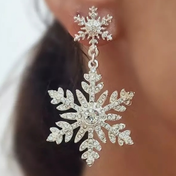 Jewelry - Silver Tone Statement Crystal Snowflake Dangle Earrings - Holiday/Winter